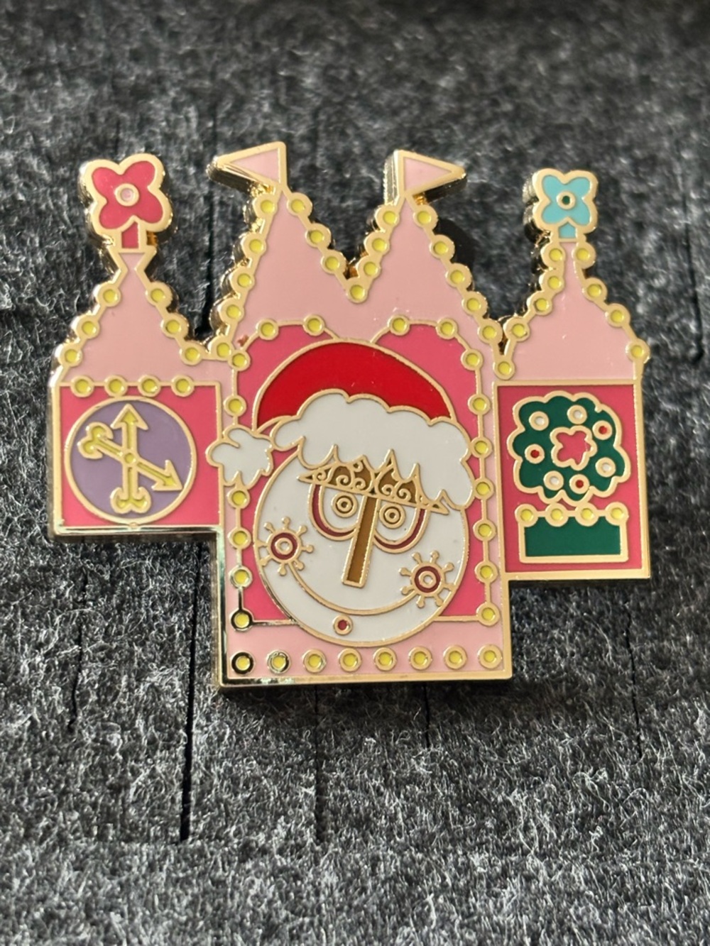 Rare, HTF! It’s a Small World Holiday mystery pin clock face with Santa hat